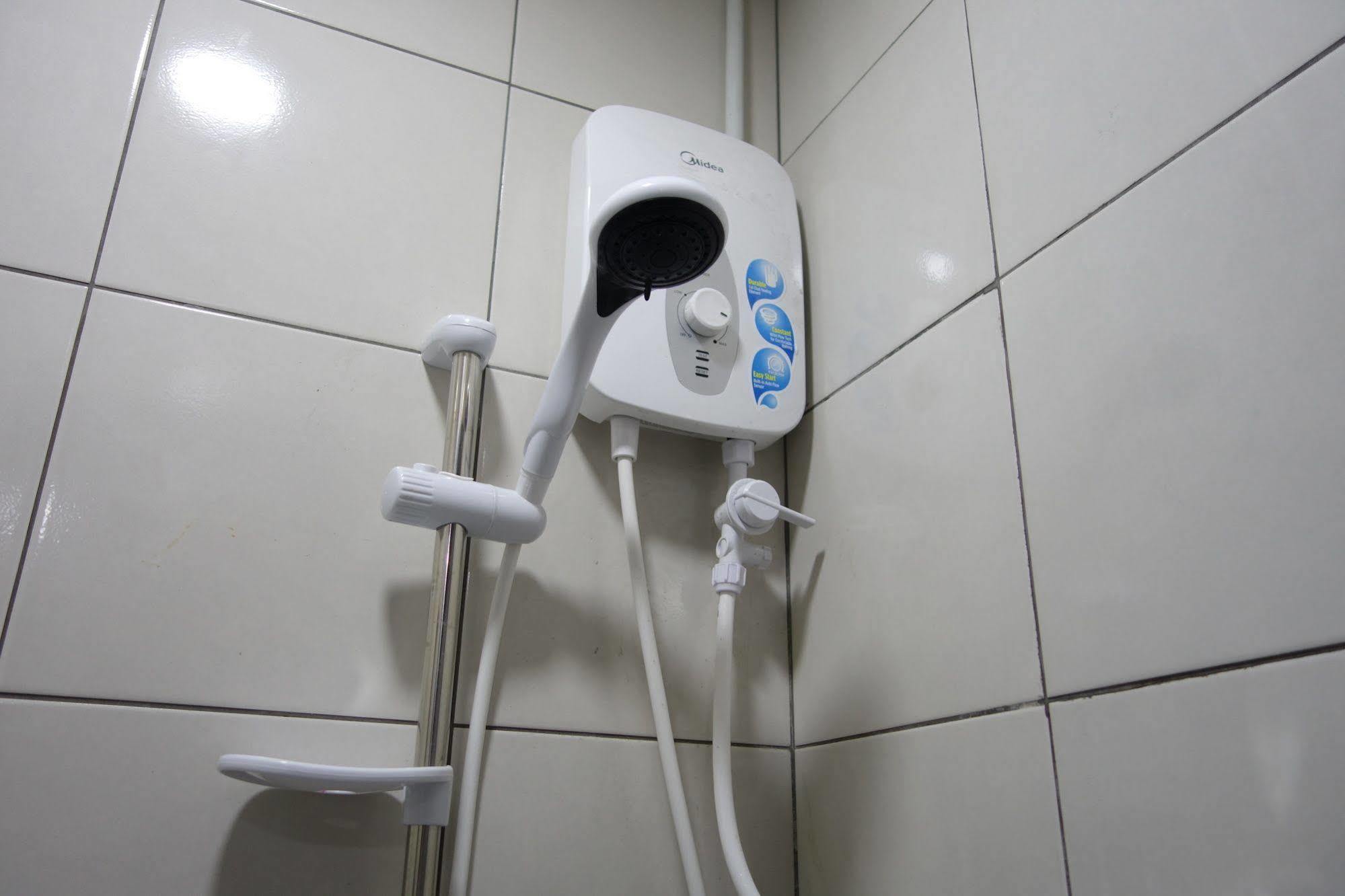 Hero Hostel Кучінг Екстер'єр фото