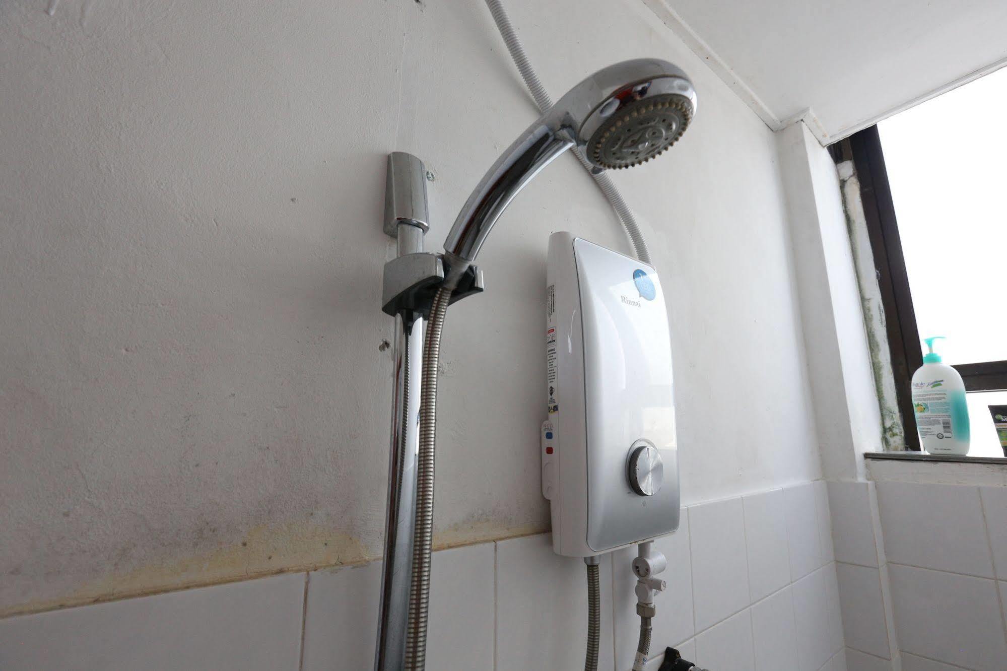 Hero Hostel Кучінг Екстер'єр фото