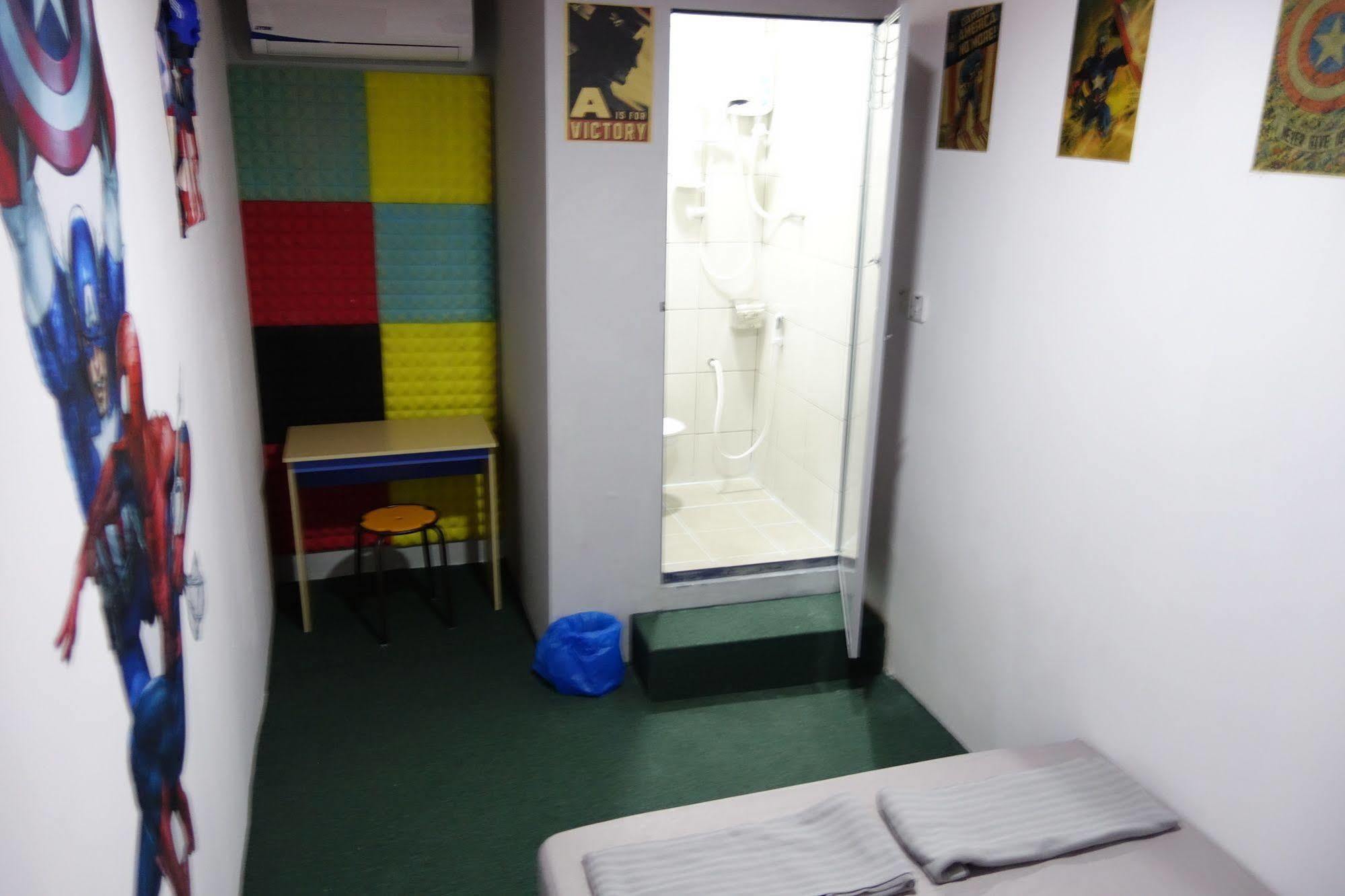 Hero Hostel Кучінг Екстер'єр фото