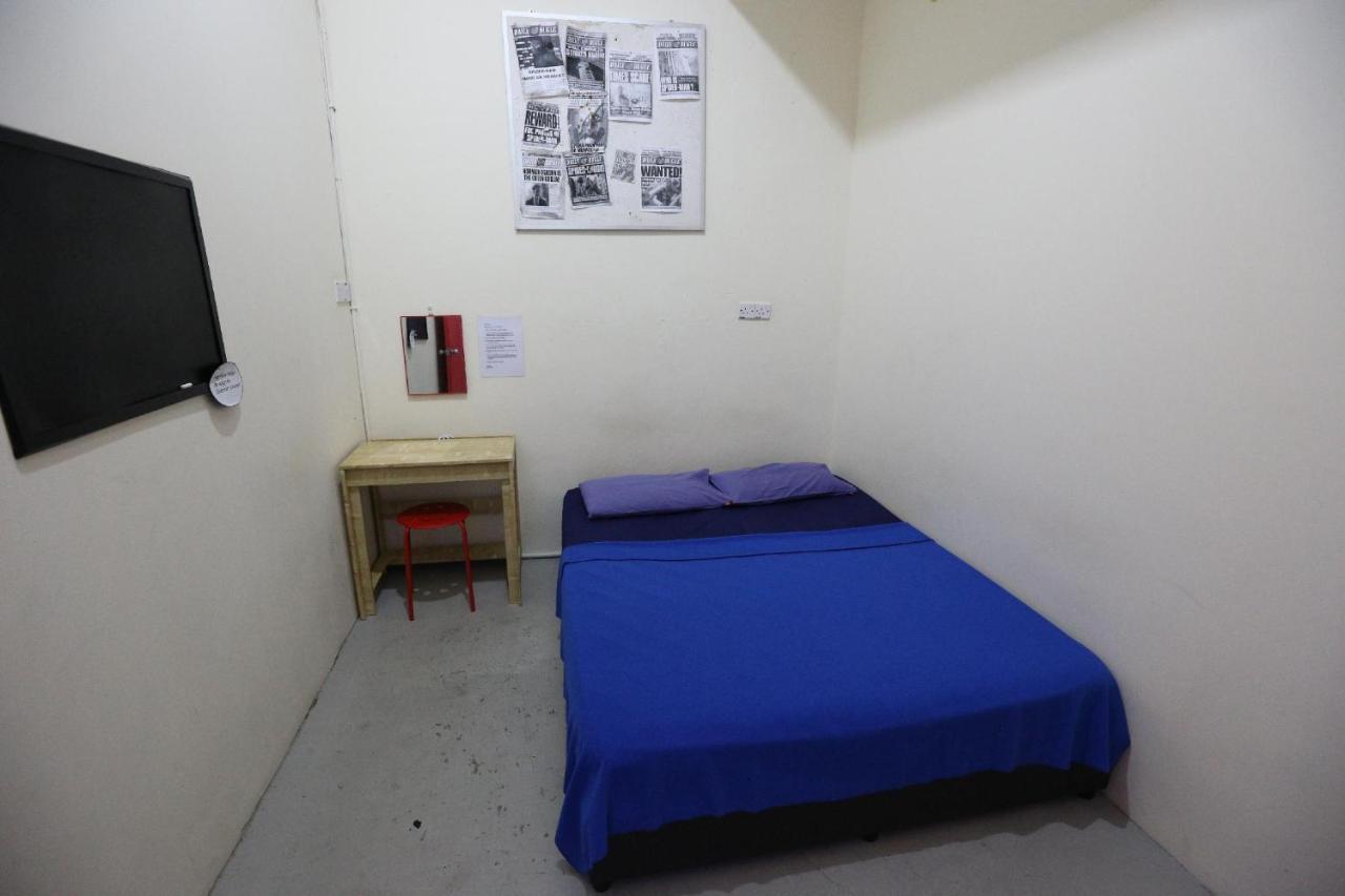 Hero Hostel Кучінг Екстер'єр фото