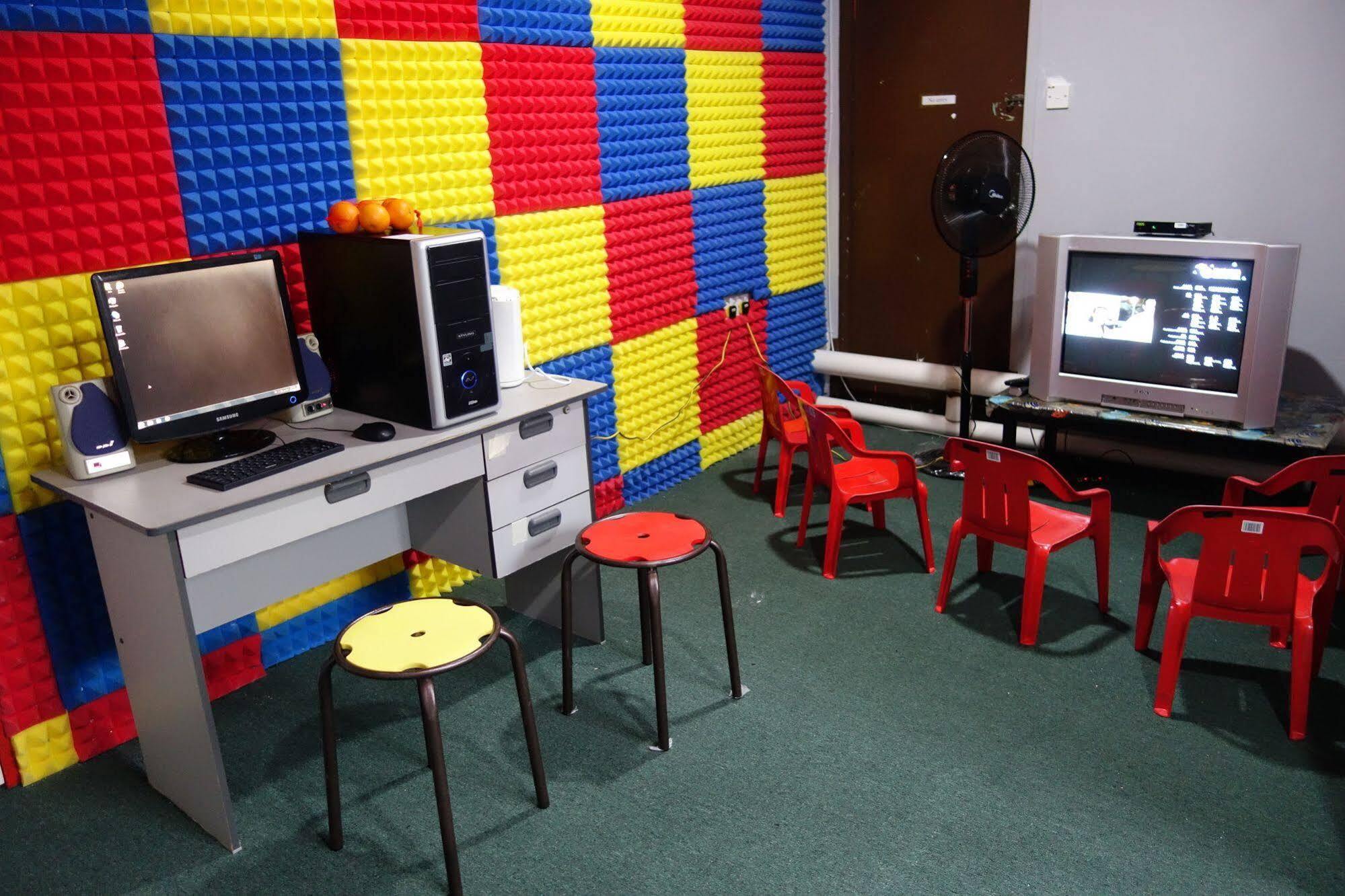 Hero Hostel Кучінг Екстер'єр фото